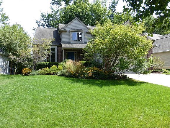 2nd image of 2088 Chestnut Cres
