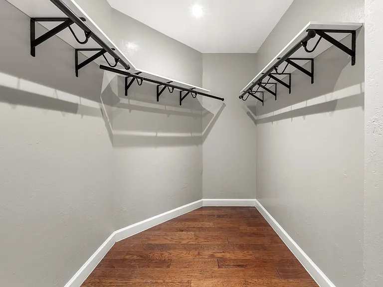 6802 Auckland Ct — Photo 16