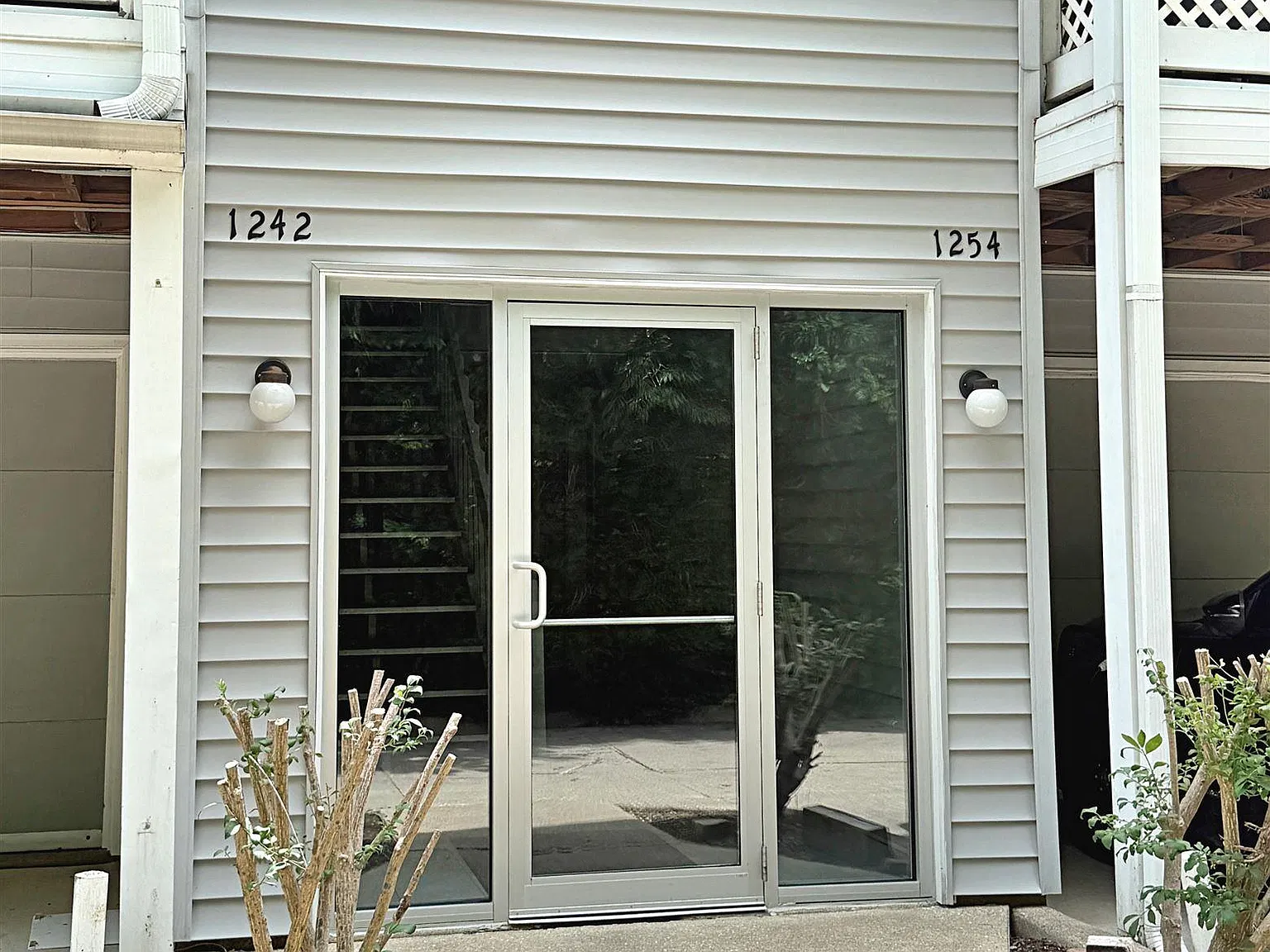 2 bed, 1.0 bath, 840 sqft, $1,600 — Photo 1