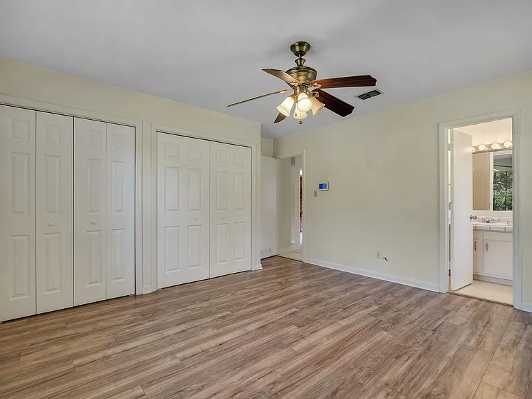 2613 Killarney Way — Photo 31