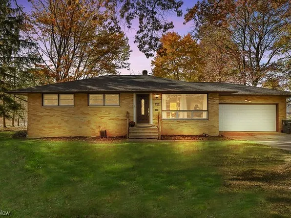 8260 Briarwood Dr, Broadview Heights, OH 44147