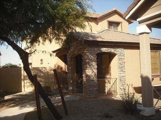 1st image of 916 E Brooke Pl