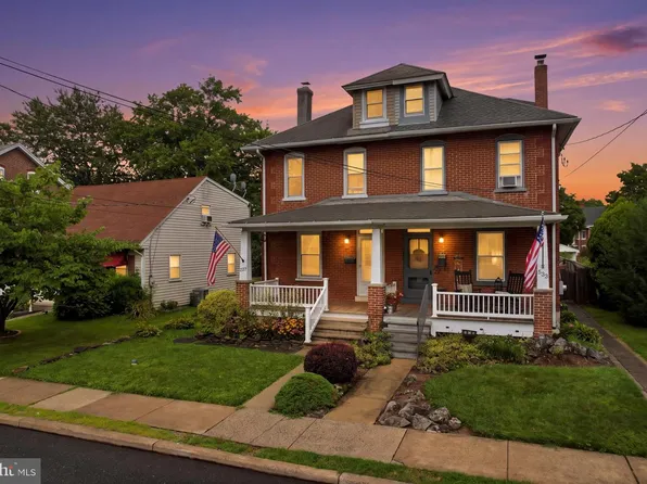 237 W Hamlin Ave, Telford, PA 18969