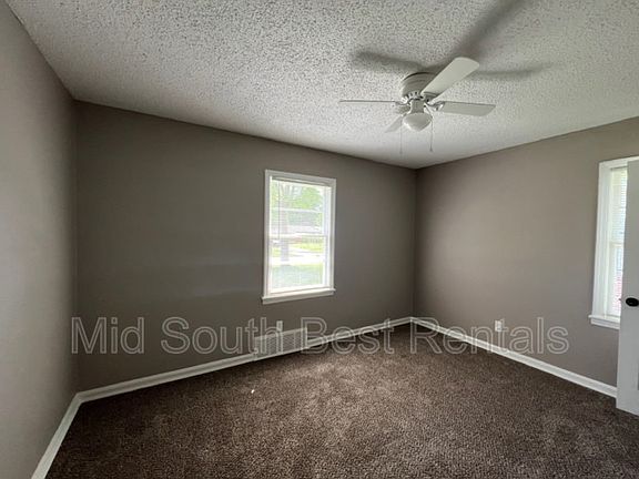 4th image of 3841 Denver St