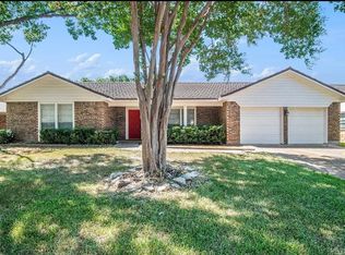 5708 Arbor Valley Dr, Arlington, TX 76016