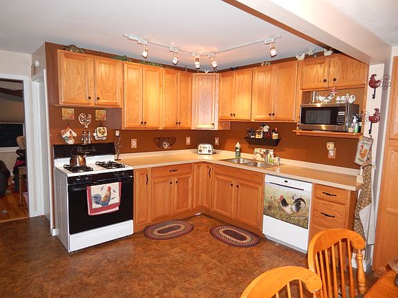 3rd image of 16 Wesleyan St