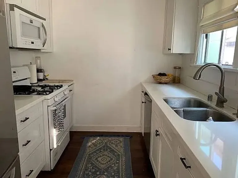 1188 N Mariposa Ave — Photo 7