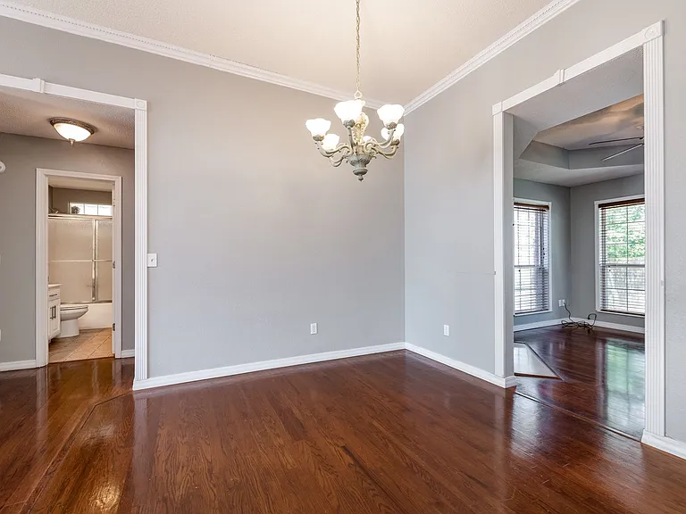 2705 SE 6th St — Photo 5