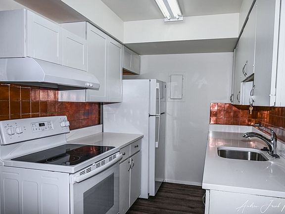 5th image of 2800 Franklin Ave E APT 9