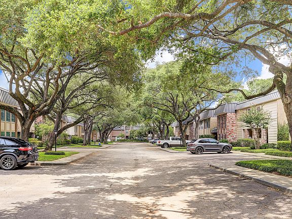3rd image of 8950 Chatsworth Dr #8950