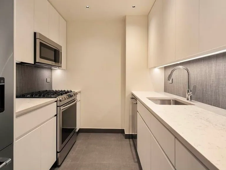 305 E 63rd St #11-B — Photo 3