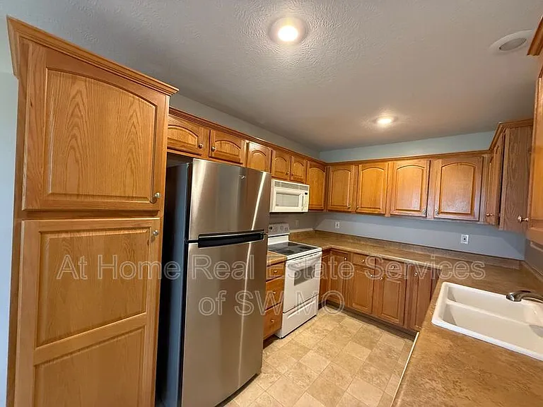 4023 S Warmwater Ave — Photo 5