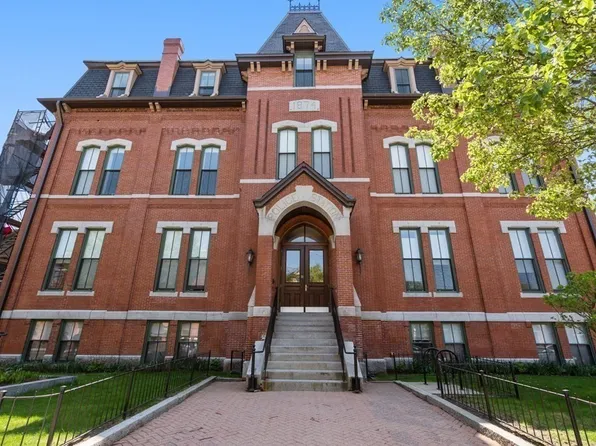 50 Bow St Unit 11, Somerville, MA 02143