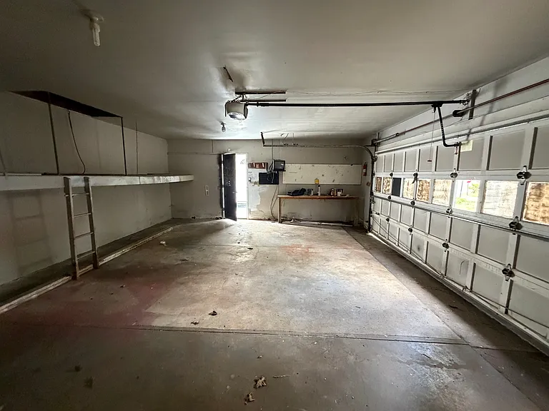 3950 Riverside Dr — Photo 25