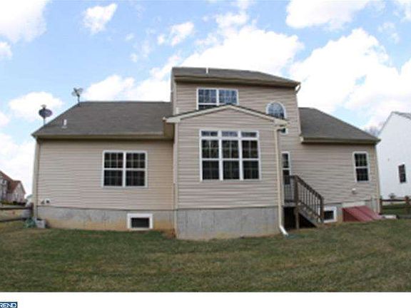 3rd image of 10 Stillbrook Ct