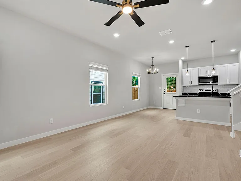 525 Dakota St — Photo 3
