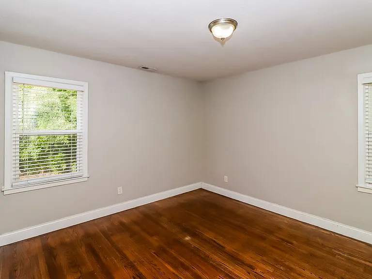 5401 Snow White Ln — Photo 10