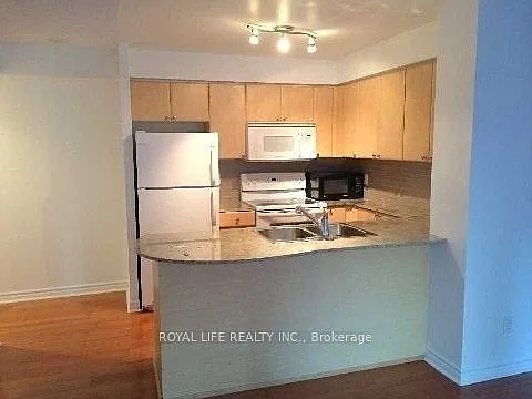 763 Bay St #809 — Photo 2