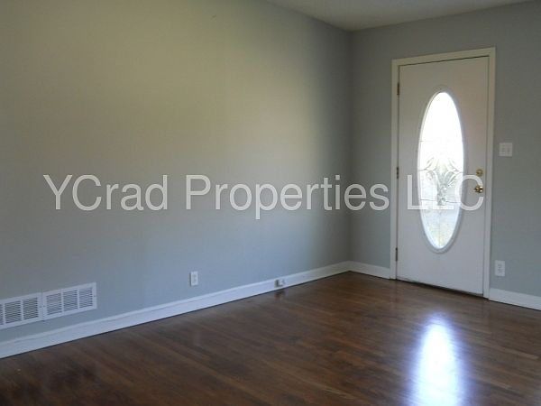2nd image of 1251 Lynwyn Ln