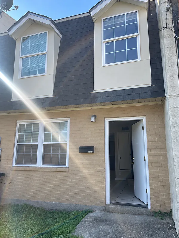2 bed, 1.5 bath, 1120 sqft, $1,300 — Photo 1