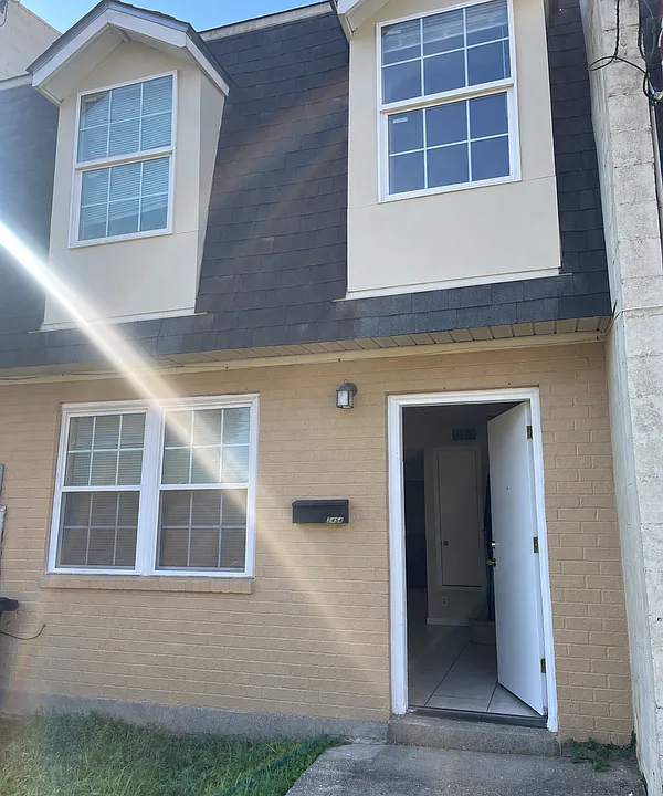 2454 Mexico St