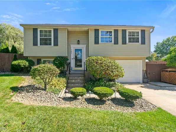 701 Oberlin Pl, Youngstown, OH 44515