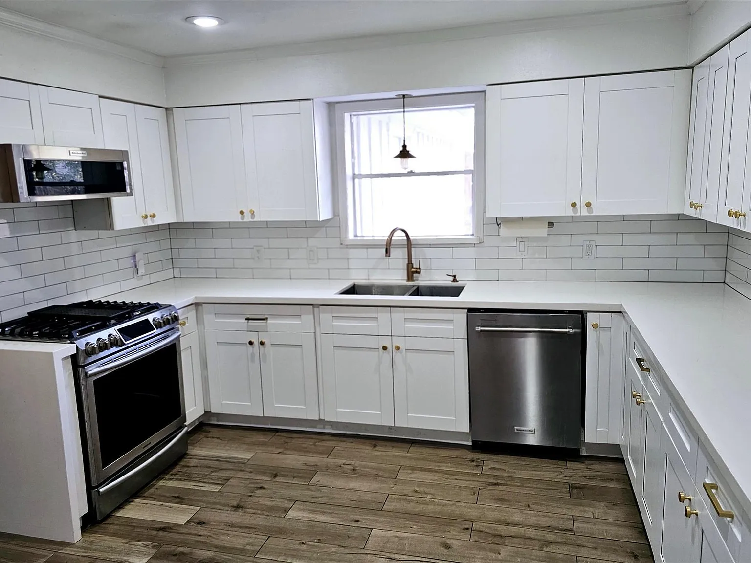 4 bed, 3.5 bath, 3405 sqft, $3,850 — Photo 3