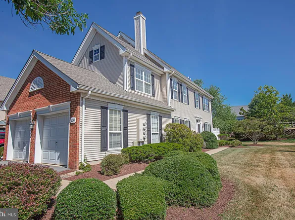 200 Deer Run Ct, Pennington, NJ 08534