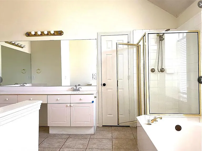 10079 Cambridge Dr — Photo 6