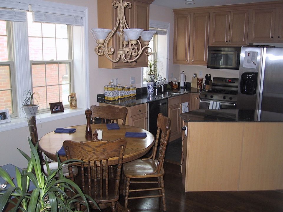 1st image of 831 Westwood Dr APT 2S