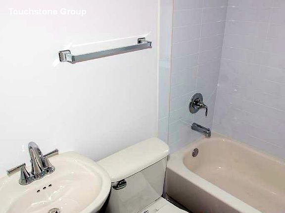 4th image of 925 W Carmen Ave APT 3B