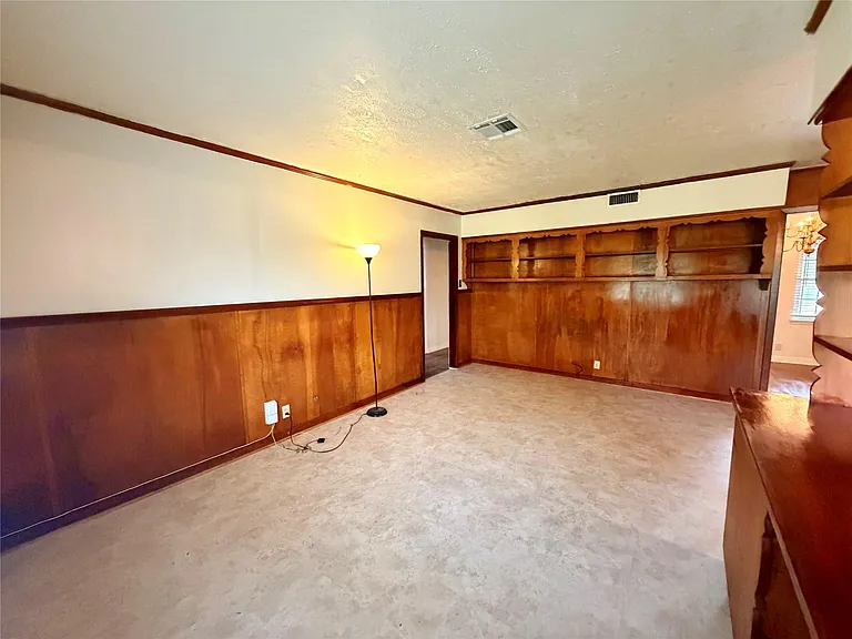 6211 Schevers St — Photo 19