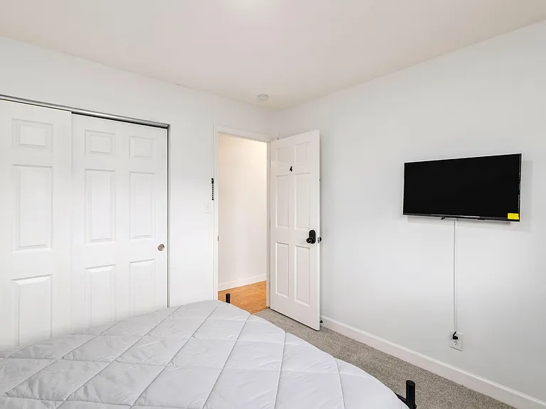 Botsford Dr — Photo 1