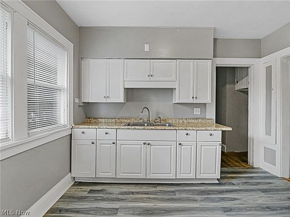 4th image of 1319 Lakewood Ave