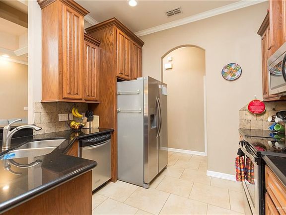 3rd image of 3815 Spicewood Dr