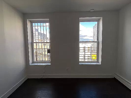 4th image of 1930 Pacific St #3RR