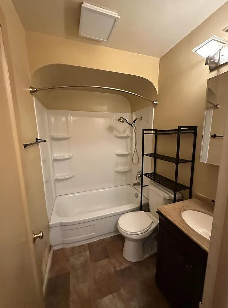 Charming South Hill Duplex with Hardwood Floors & Bonus Living Space — Photo 4