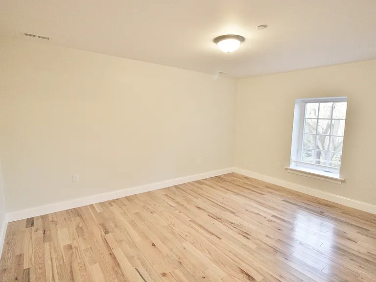 32 Pine St #3 — Photo 6