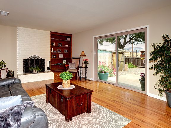 3rd image of 275 California Ave APT A