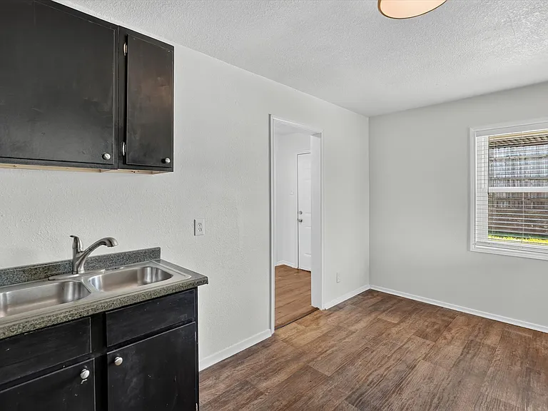 815 Wilson Dr — Photo 13