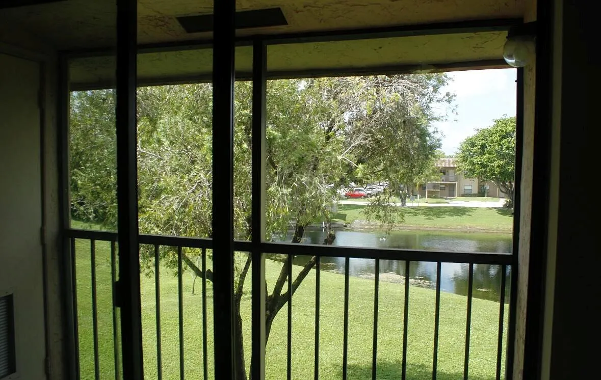 2 bed, 2.0 bath, 950 sqft, $2,200 — Photo 4