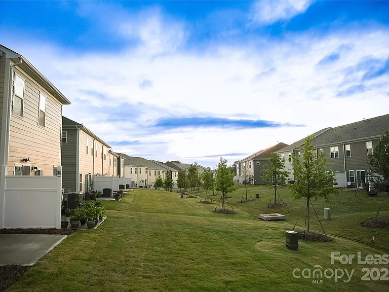 2744 Yeager Dr NW — Photo 25