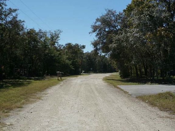 Exterior Neighborhood (street photo)