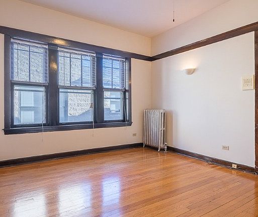 3rd image of 816 W Waveland Ave APT 7