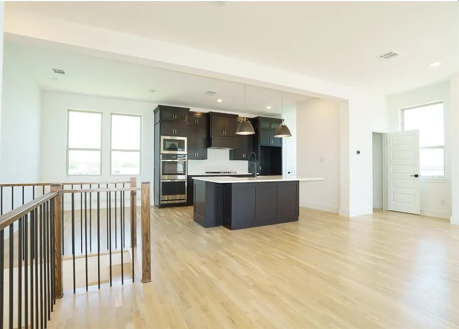 4 bed, 3.5 bath, 1982 sqft, $3,800 — Photo 4