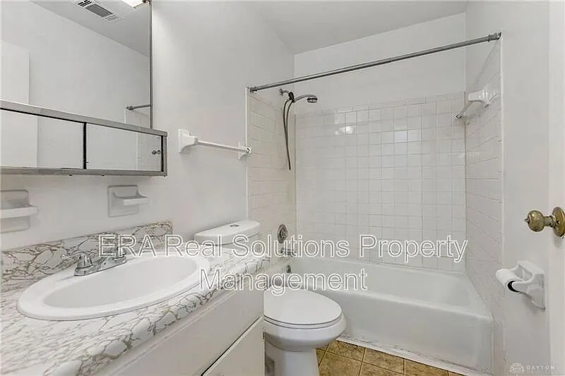 2 bed, 1.0 bath, $1,045 — Photo 4