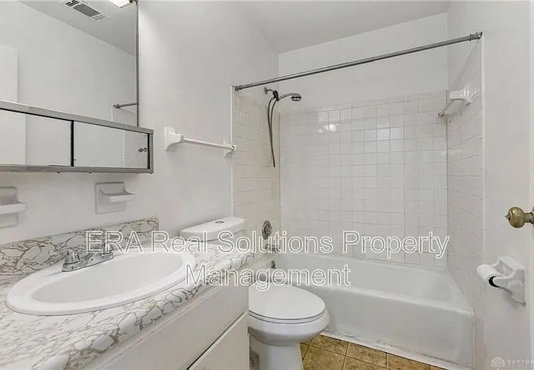 1241-1255 Devon Ave #1243-D — Photo 5