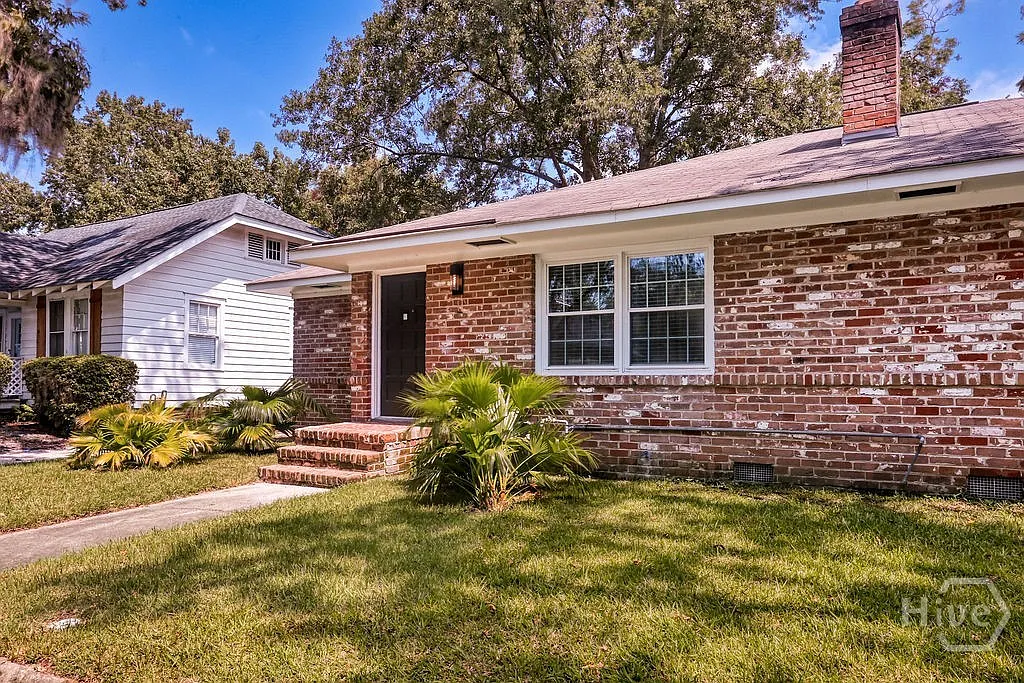 2 bed, 1.0 bath, 1022 sqft, $2,400 — Photo 2