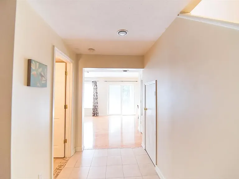 136 Mulberry Cir — Photo 8