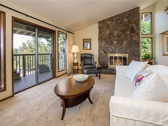 4th image of 104 Carolyn Dr